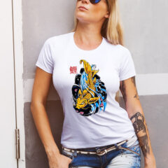 Γυναικείο μπλουζάκι με στάμπα/Koi fish,λευκό μπλουζάκι με στάμπα,μπλουζάκι κοντομάνικο,μπλουζάκι με σχέδιο,t-shirt με σχέδιο,ψάρια,tattoo style,koi,fish,japanese style,design.