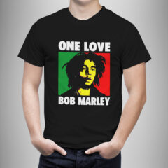 Μπλουζάκι με στάμπα/One love, μπλουζάκι καλοκαιρινό,με στάμπα, bob marley, μουσική, κόκκινο,πράσινο,μαύρο μπλουζάκι με στάμπα,μπλουζάκι κοντομάνικο,μπλουζάκι με σχέδιο,t-shirt με σχέδιο,ανδρικό t-shirt,βαμβακερό μπλουζάκι.