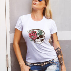 Γυναικείο μπλουζάκι με στάμπα/Roses skull,λευκό μπλουζάκι με στάμπα,μπλουζάκι κοντομάνικο,μπλουζάκι με σχέδιο,t-shirt με σχέδιο,skull,deathly,metal,skeleton,grunge,Mπλουζάκι με νεκροκεφαλή.
