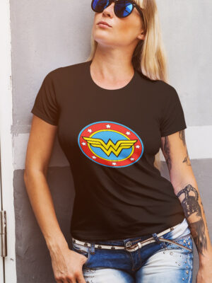 Γυναικείο μπλουζάκι με στάμπα/Wonderwoman,μαύρο μπλουζάκι με στάμπα,μπλουζάκι κοντομάνικο,μπλουζάκι με σχέδιο,t-shirt με σχέδιο,σούπερήρωες,wonder woman,women,superpowers,marvel,heroes,dc.