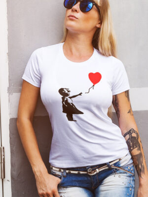 Γυναικείο μπλουζάκι με στάμπα/Little balloon women'st-shirt ,with little girl holding balloon. μπλουζάκι κοντομάνικο,με ψηφιακή εκτύπωση,κορίτσι με μπαλόνι κόκκινο,λευκό μπλουζάκι με στάμπα,μπλουζάκι κοντομάνικο,μπλουζάκι με σχέδιο,t-shirt με σχέδιο.