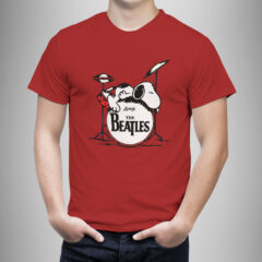 Μπλουζάκι με στάμπα/Snoopy Beatles, t-shirt ανδρικό σε κόκκινο χρώμα με τον σνούπι,beatles,μουσική,ντράμς,κίτρινο μπλουζάκι με στάμπα,μπλουζάκι κοντομάνικο,μπλουζάκι με σχέδιο,t-shirt με σχέδιο,ανδρικό t-shirt,βαμβακερό μπλουζάκι.