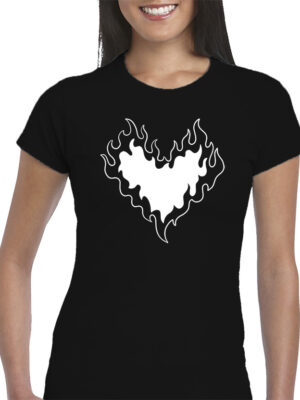 Γυναικείο μπλουζάκι με στάμπα/Flaming heart, flaming heart t-shirt,for women,with grunge print,black and white. μπλουζάκι με τύπωμα,καρδιά,μάυρο,ρόκ,αλτέρνατιβ.