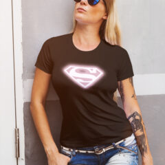Γυναικείο μπλουζάκι με στάμπα/Super Woman, Μπλουζάκι με τύπωμα,ρόζ,λόγκο,σούπερ,super woman,logo,pink,movies,tv,μαύρο μπλουζάκι με στάμπα,μπλουζάκι κοντομάνικο,μπλουζάκι με σχέδιο,t-shirt με σχέδιο,ανδρικό t-shirt,βαμβακερό μπλουζάκι.