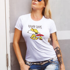 Γυναικείο μπλουζάκι με στάμπα/Snoopy Rain,λευκό μπλουζάκι με στάμπα,μπλουζάκι κοντομάνικο,μπλουζάκι με σχέδιο,t-shirt με σχέδιο,ανδρικό t-shirt,βαμβακερό μπλουζάκι.